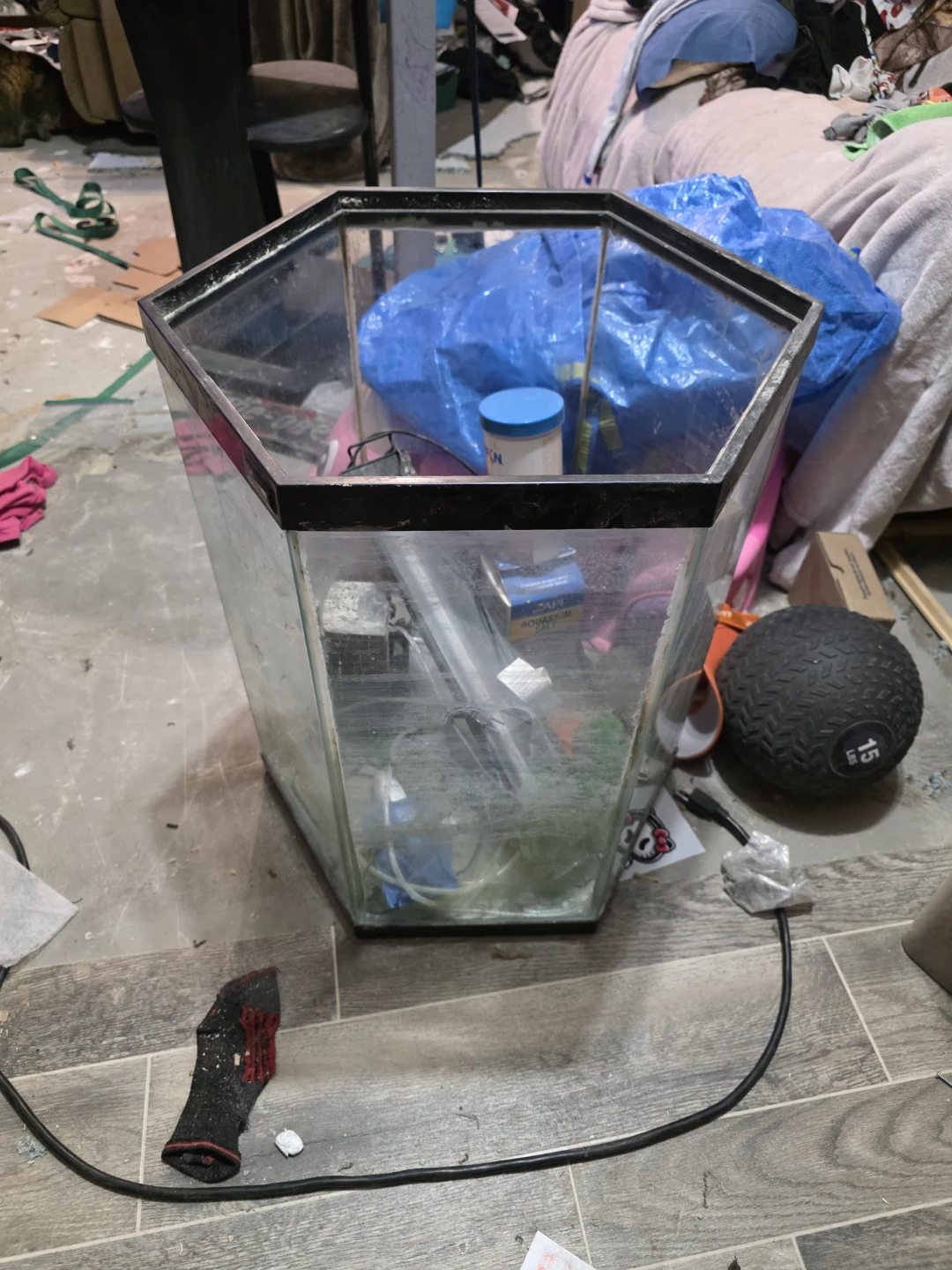 29 gallon Hexagonal Aquarium Tank with Accessories
