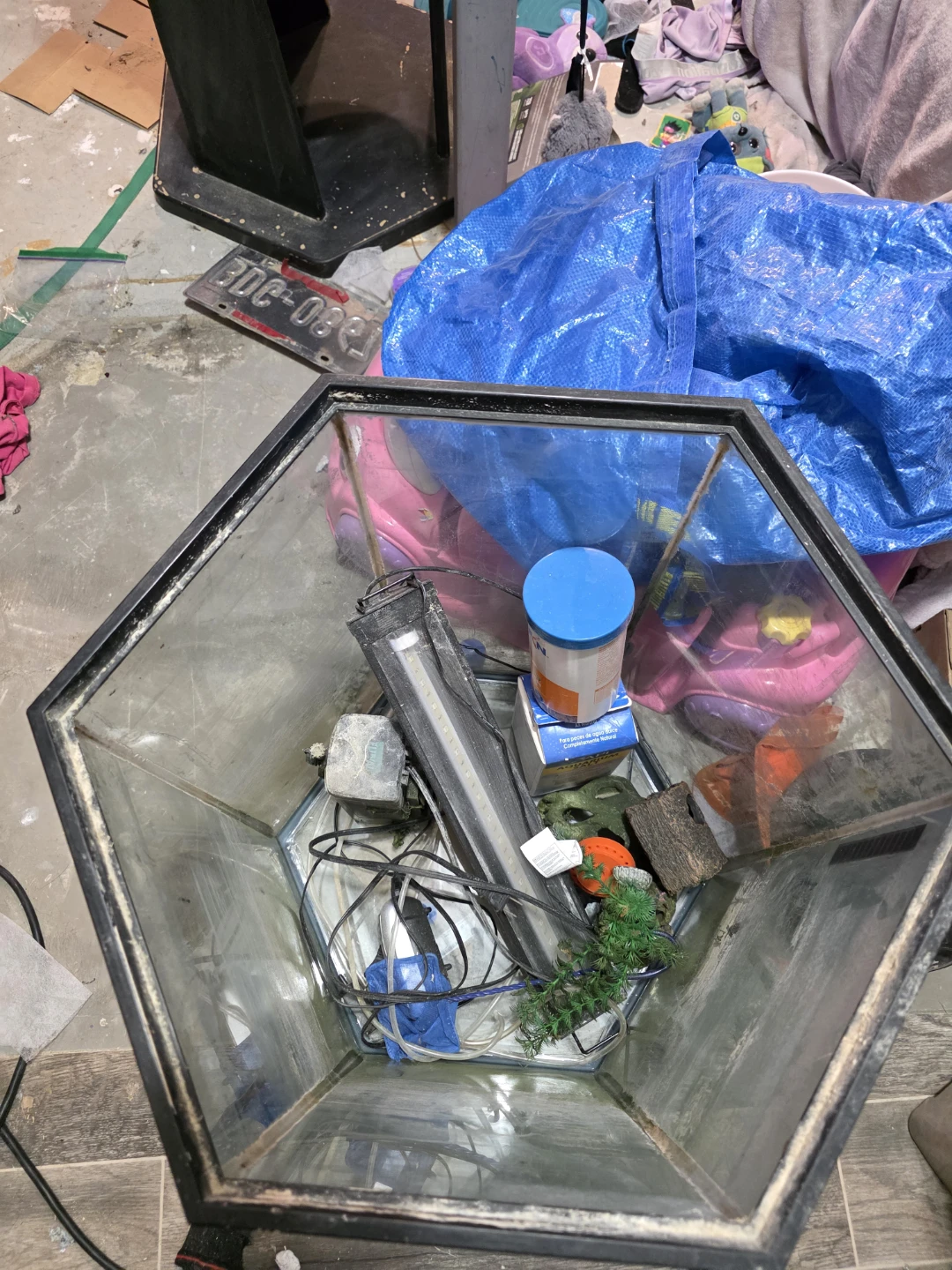 29 gallon Hexagonal Aquarium Tank with Accessories - photo 2