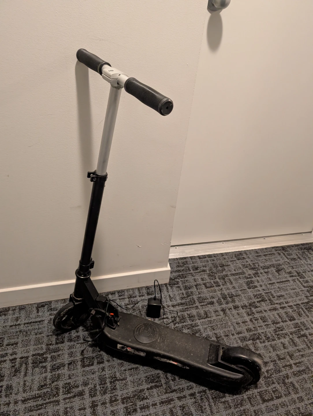 scooter with charger 🧡