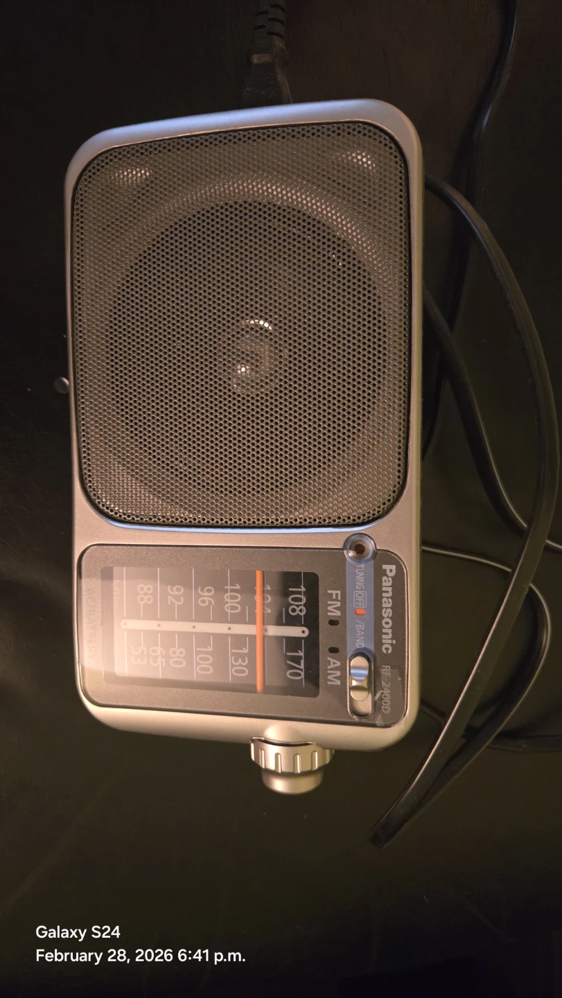 Panasonic RE-2400D AM/FM Portable Radio
