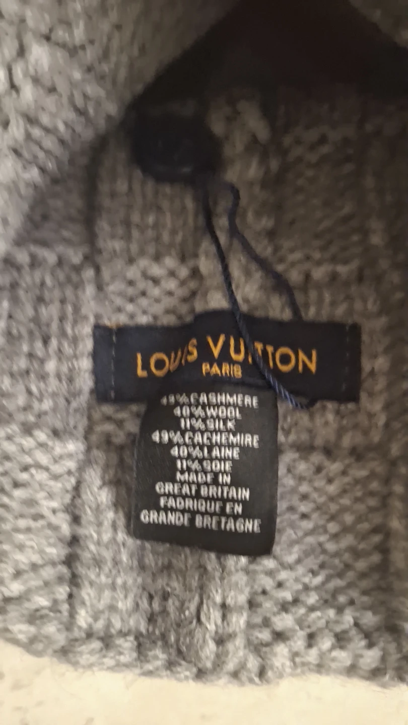 Louis Vuitton Grey damier beanie - photo 3