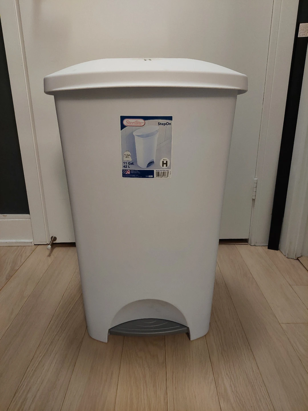 Sterilite Step Trash Can