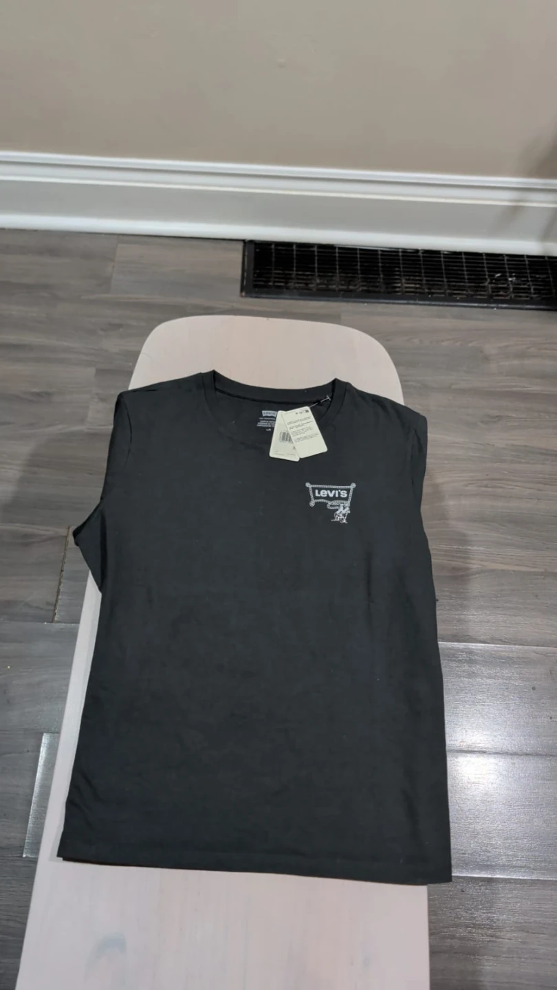 Levi's Black Graphic T-Shirt