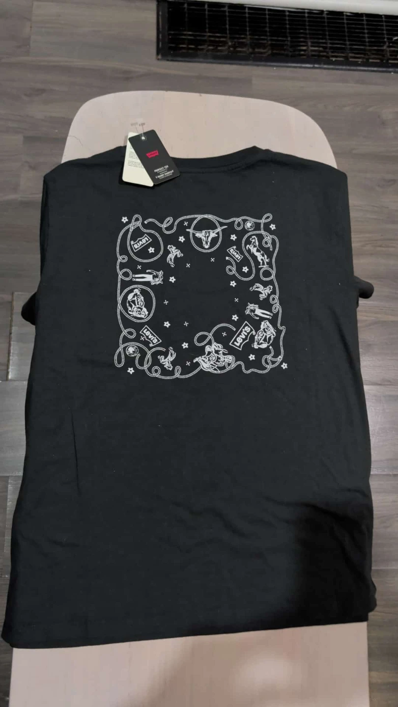 Levi's Black Graphic T-Shirt - photo 2