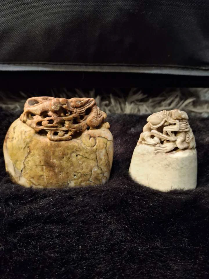 Chinese Red Stone White Stone Carved Dragon Set