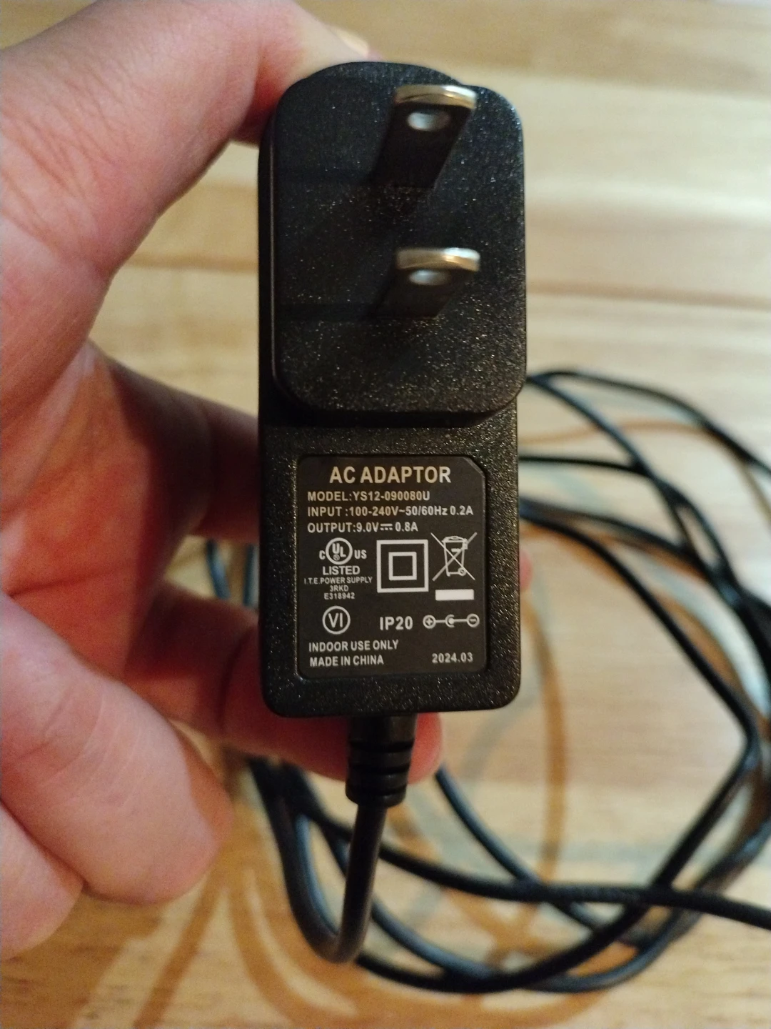 D'Addario AC Adaptor 9.0V 0.8A - photo 2