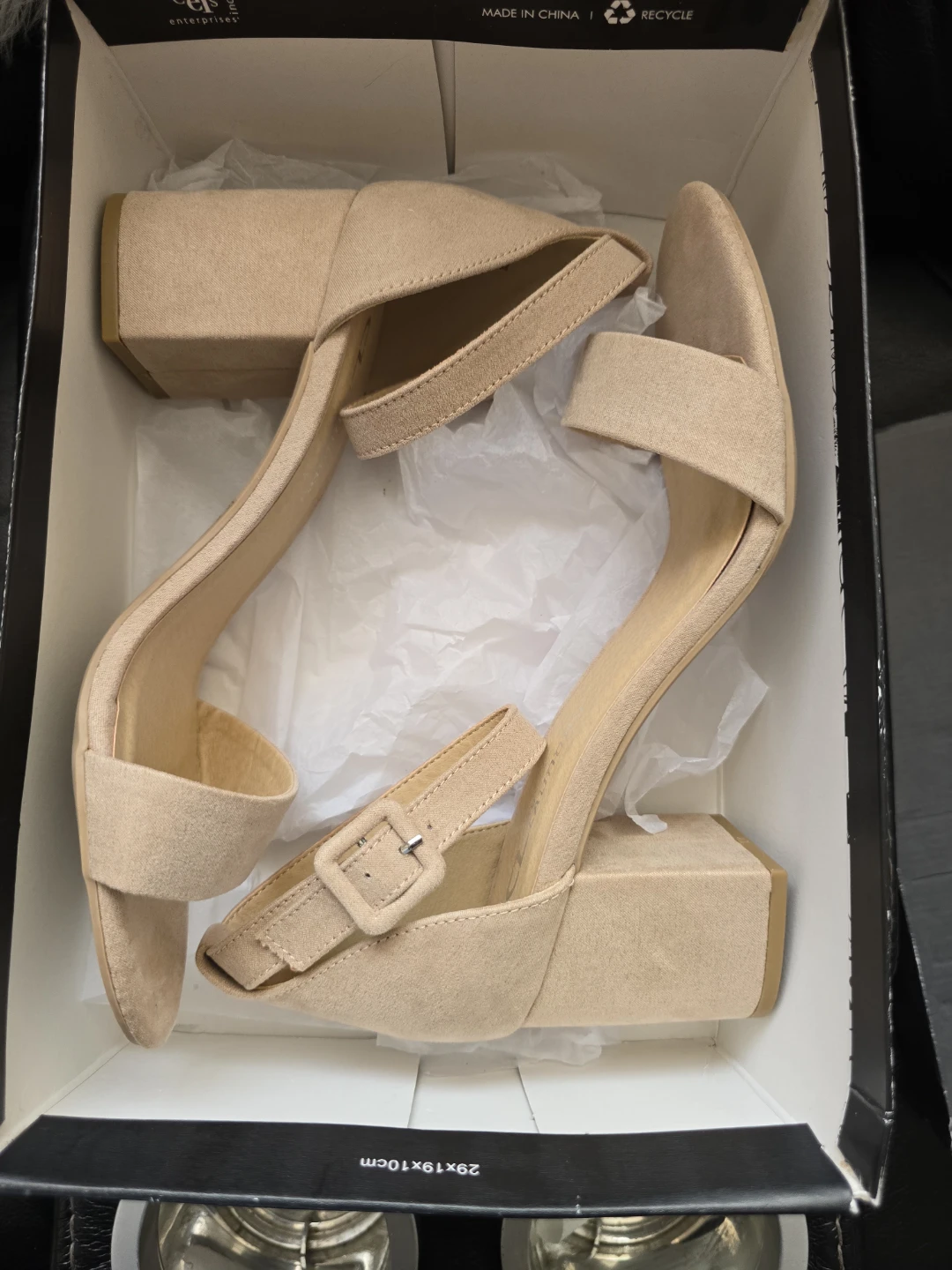 Brand new Women's CL Laundry Low Heel Elegant  Sandals - photo 2