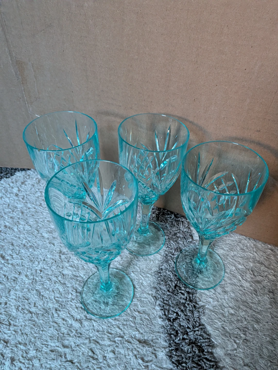 Set of 4 Wine Glasses - photo 2