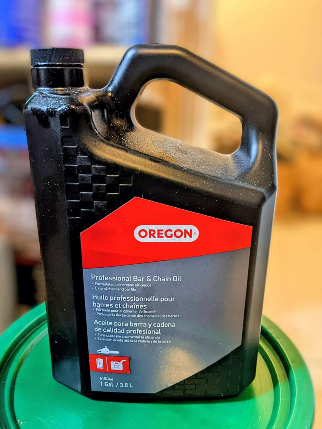 Kobalt 12 Amp Chainsaw & Chain Oil 1 Gal Can 🏆 - photo 2