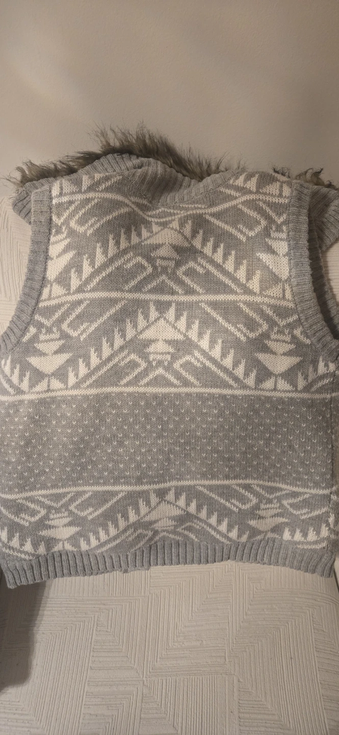 Grey & White Patterned Sweater Vest with Faux Fur Trim - photo 3