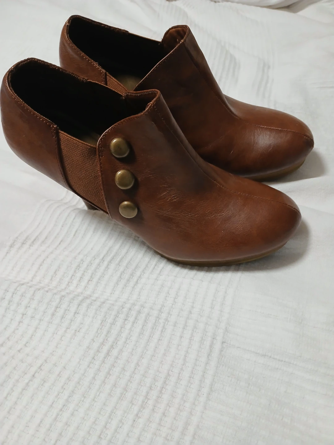 🏆Brown Ankle Boots with Buttons - Size 8.5