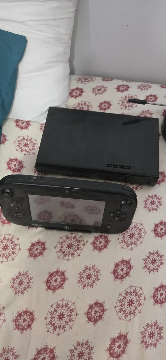 Nintendo Wii U Console Bundle with Guitar Hero Controller - photo 2