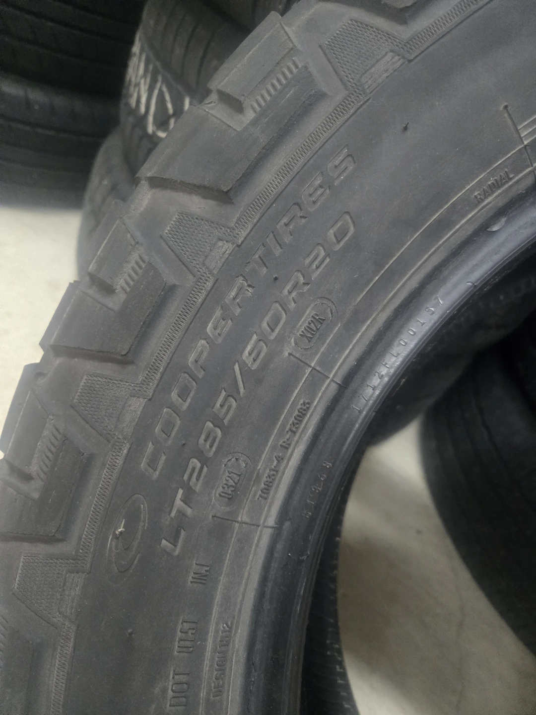 Cooper Discoverer AT3 LT285/60R20 Tires