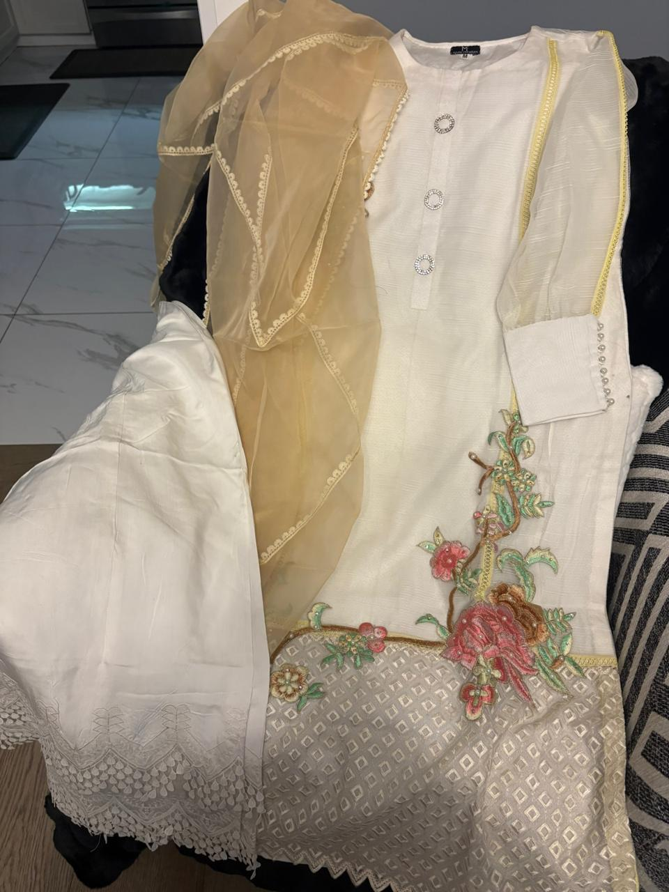 Elegant off white suit with organza dupata - photo 2