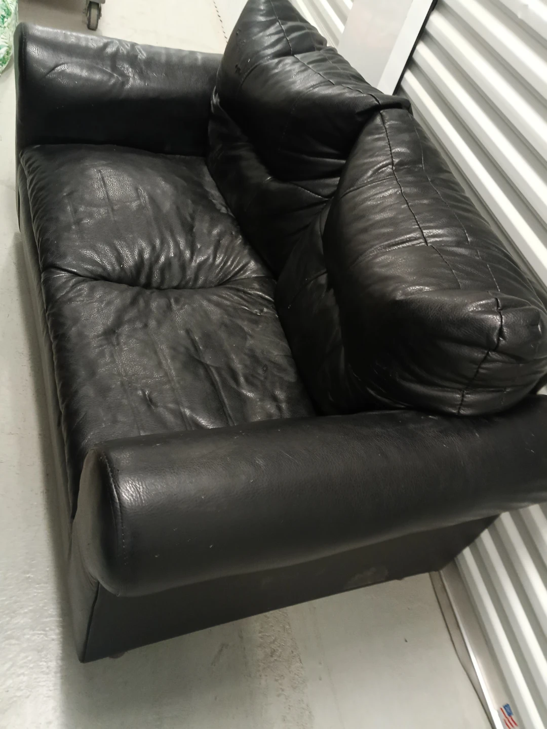 Used Black Leather Loveseat - photo 3