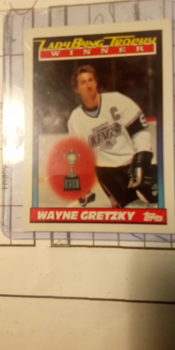 Wayne Gretzky Hockey Cards - Score, Lady Bing Trophy Winner - photo 3