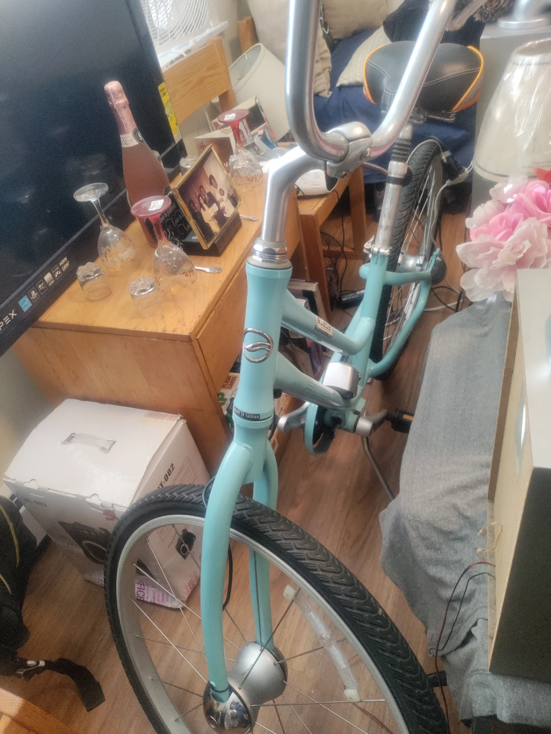 Giant suede cruiser w/automatic shifting.