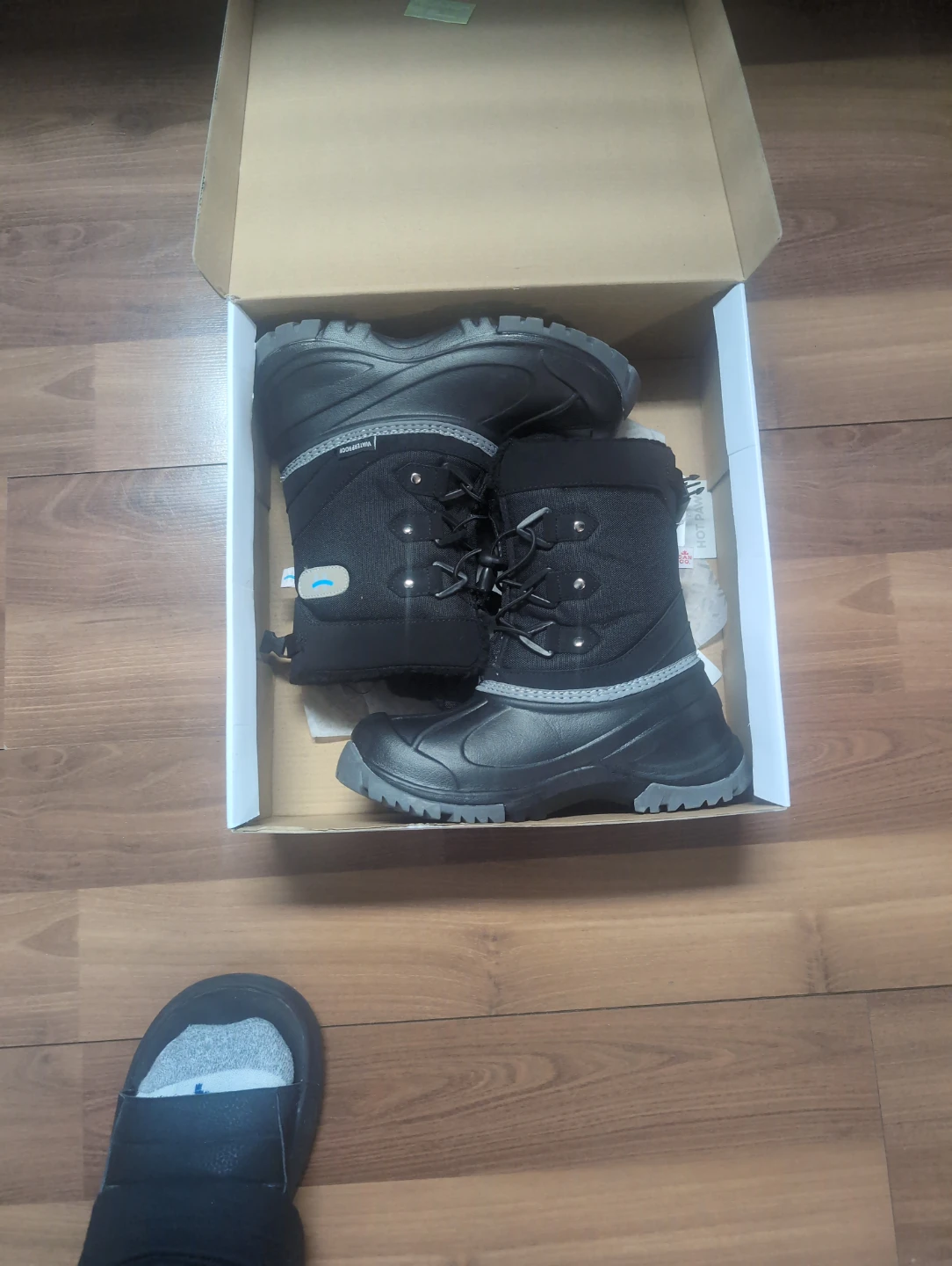 H​ Snow "Hot Paws" Winter Boots kid size 3