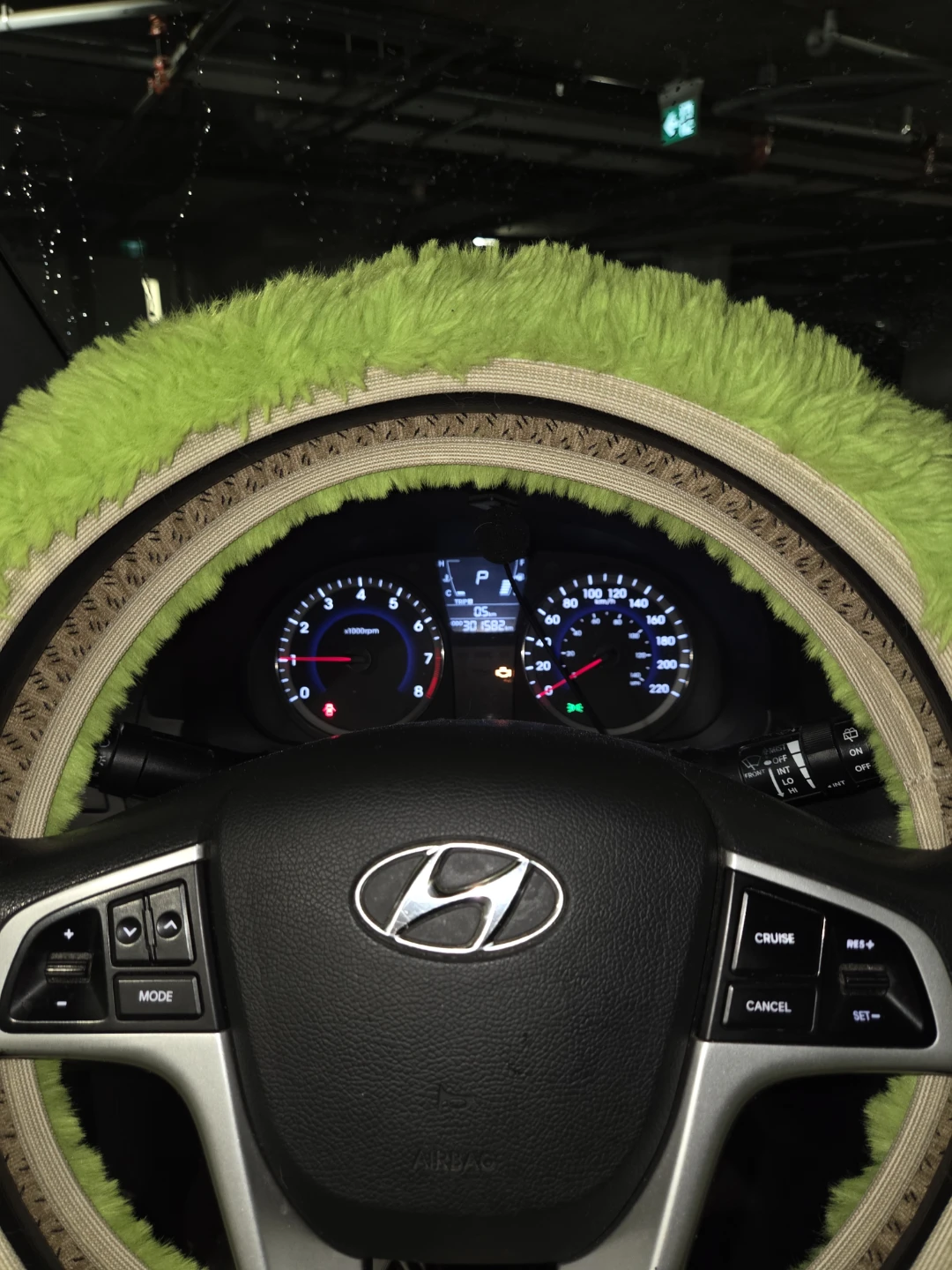 Hyundai Accent Green Hatchback - photo 2