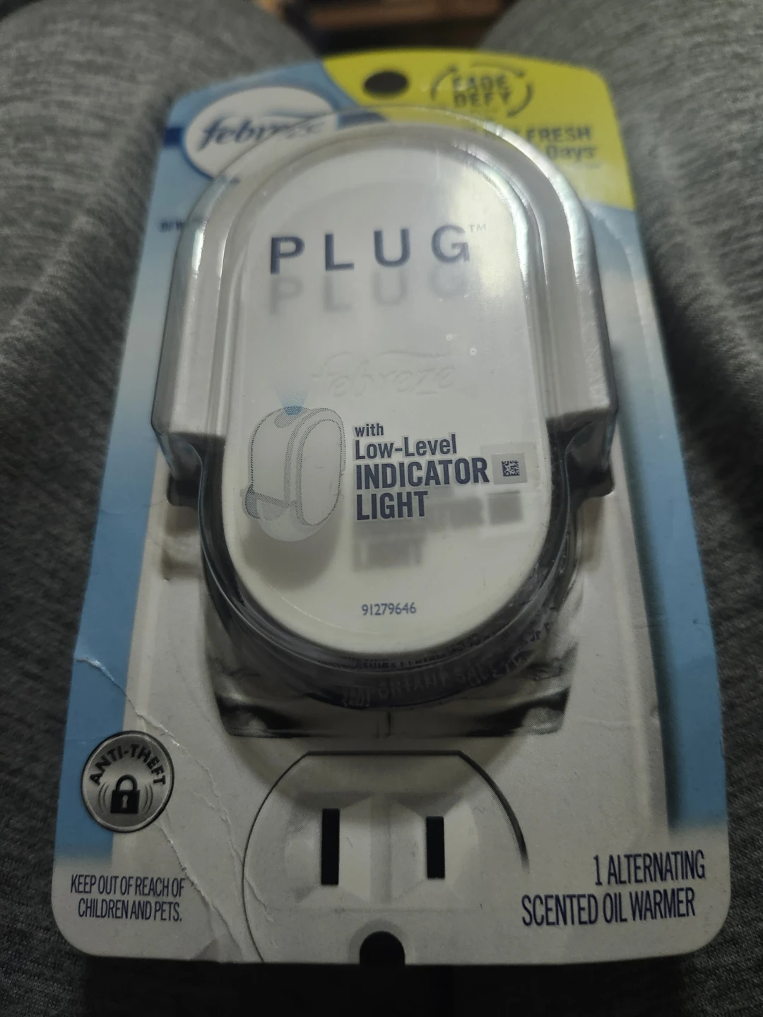 Febreze Plug In Scented Oil Warmer with Indicator Light