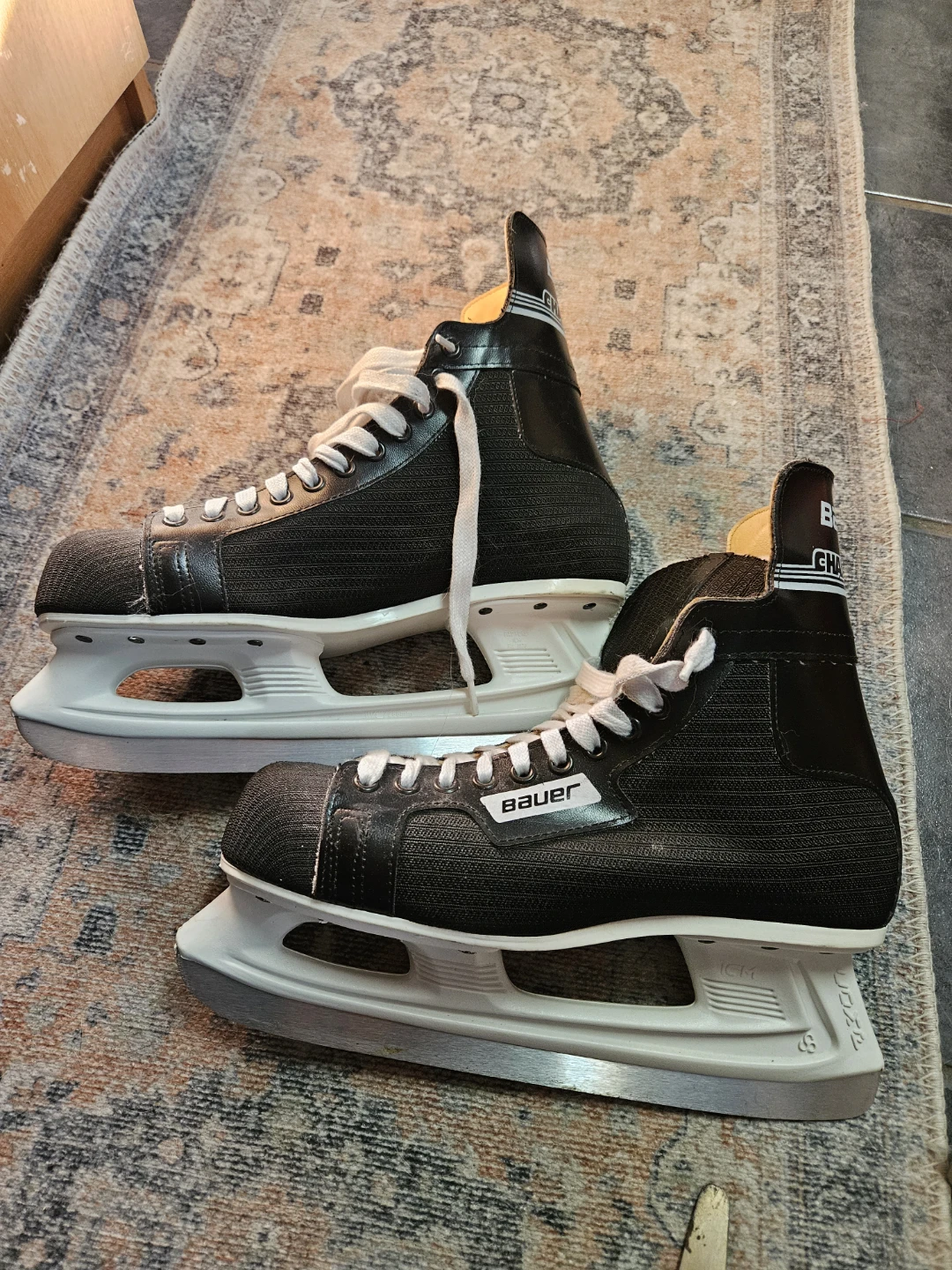Men Hockey skates size 10