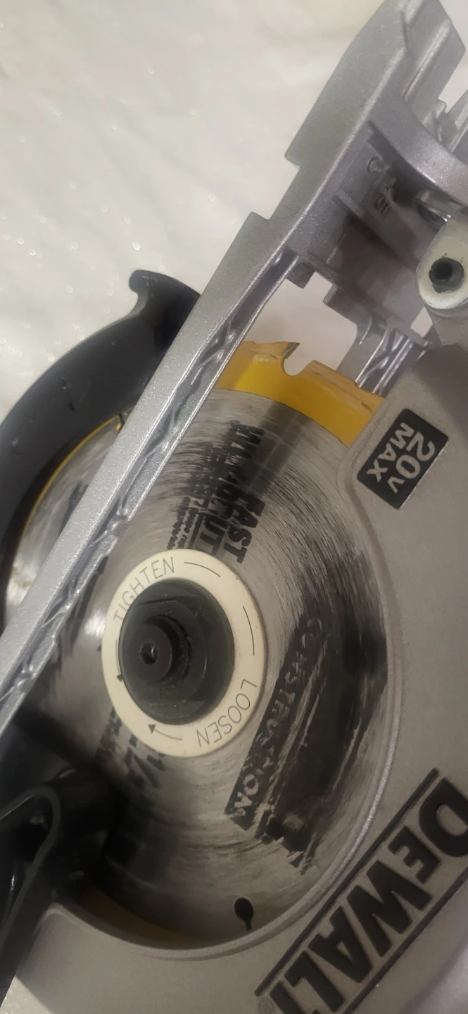 DEWALT 20V MAX 6 1/2 Cordless Circular Saw