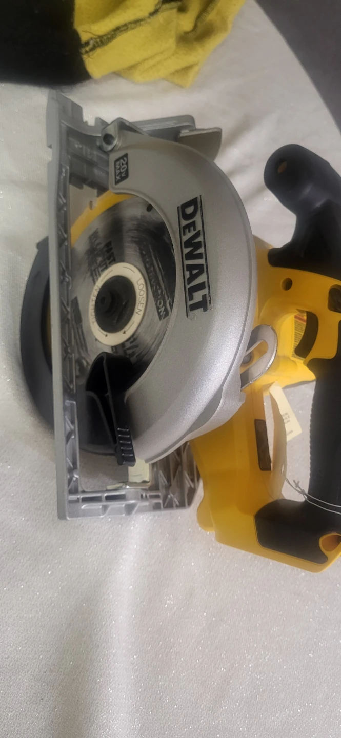 DEWALT 20V MAX 6 1/2 Cordless Circular Saw - photo 2