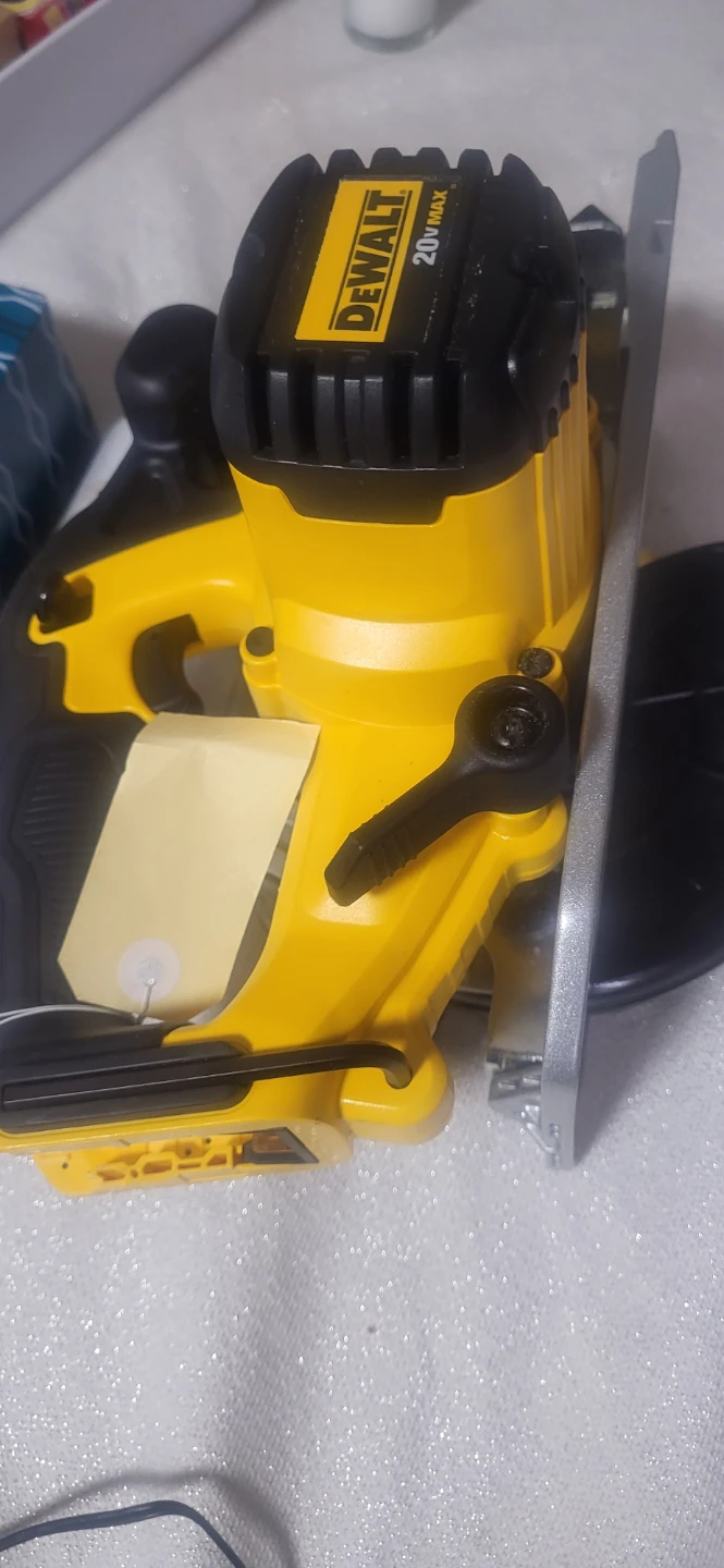 DEWALT 20V MAX 6 1/2 Cordless Circular Saw - photo 3