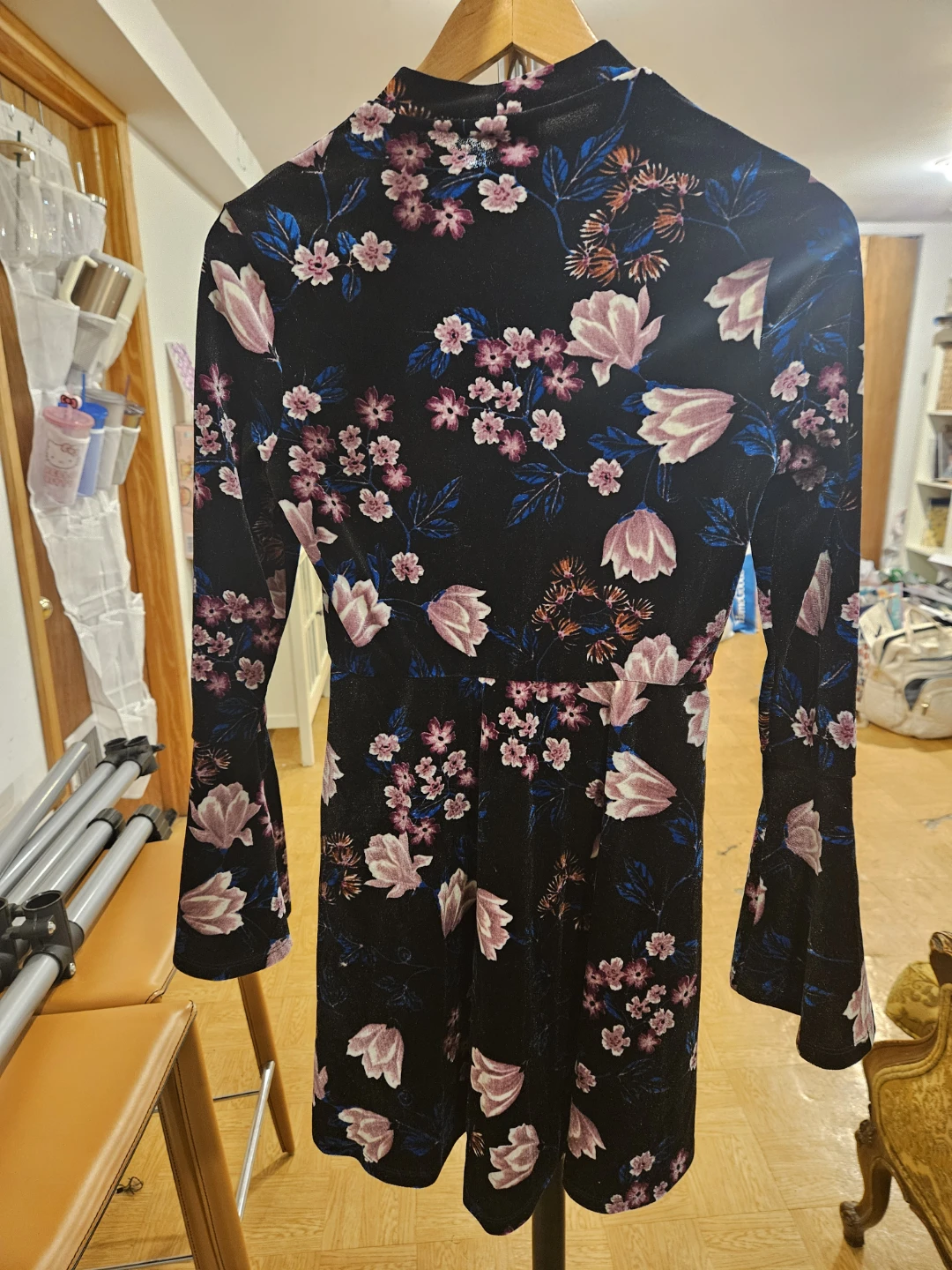 AS U WISH Black Floral Velvet Bell Sleeve Dress XS - photo 2