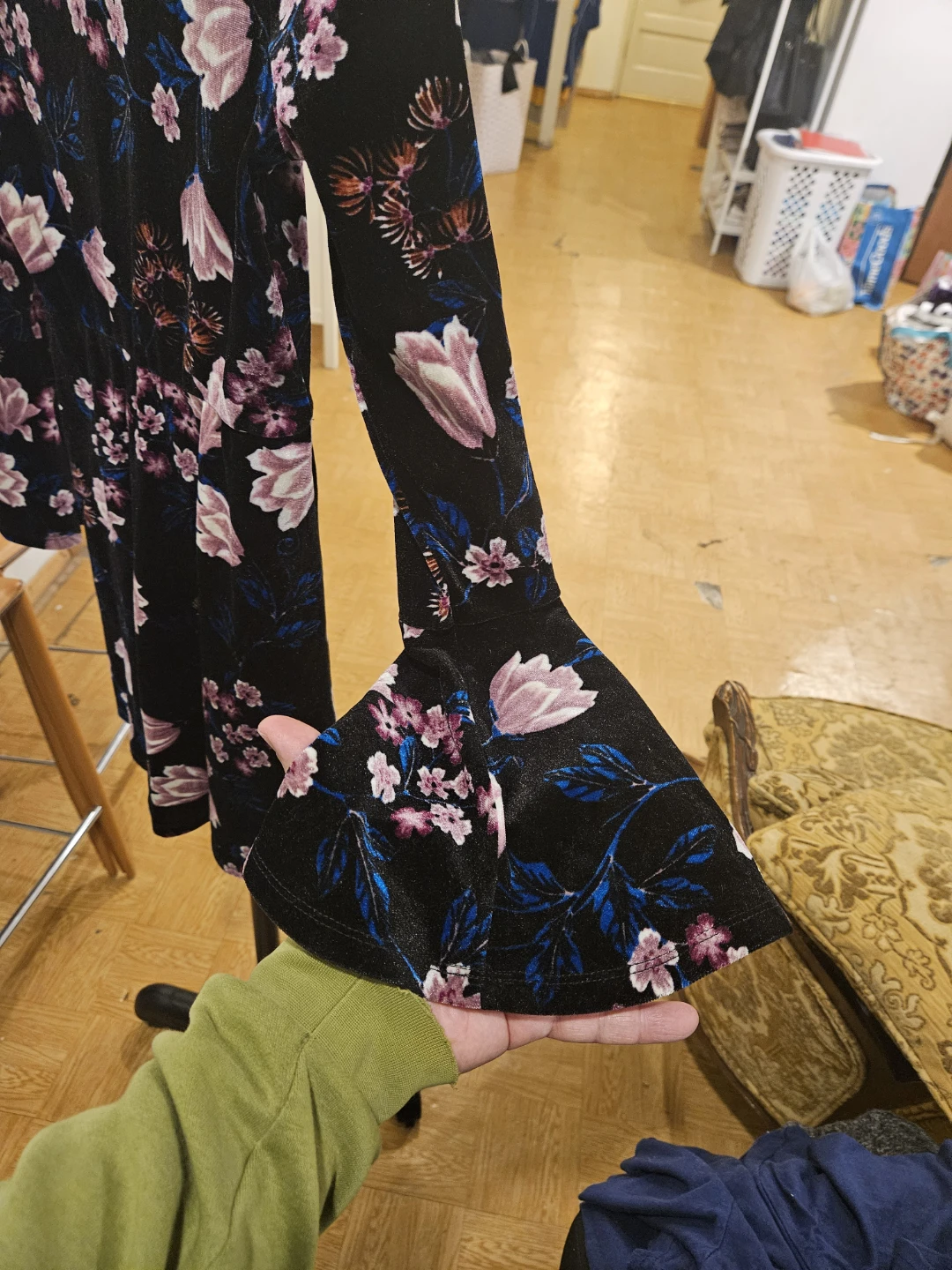AS U WISH Black Floral Velvet Bell Sleeve Dress XS - photo 3