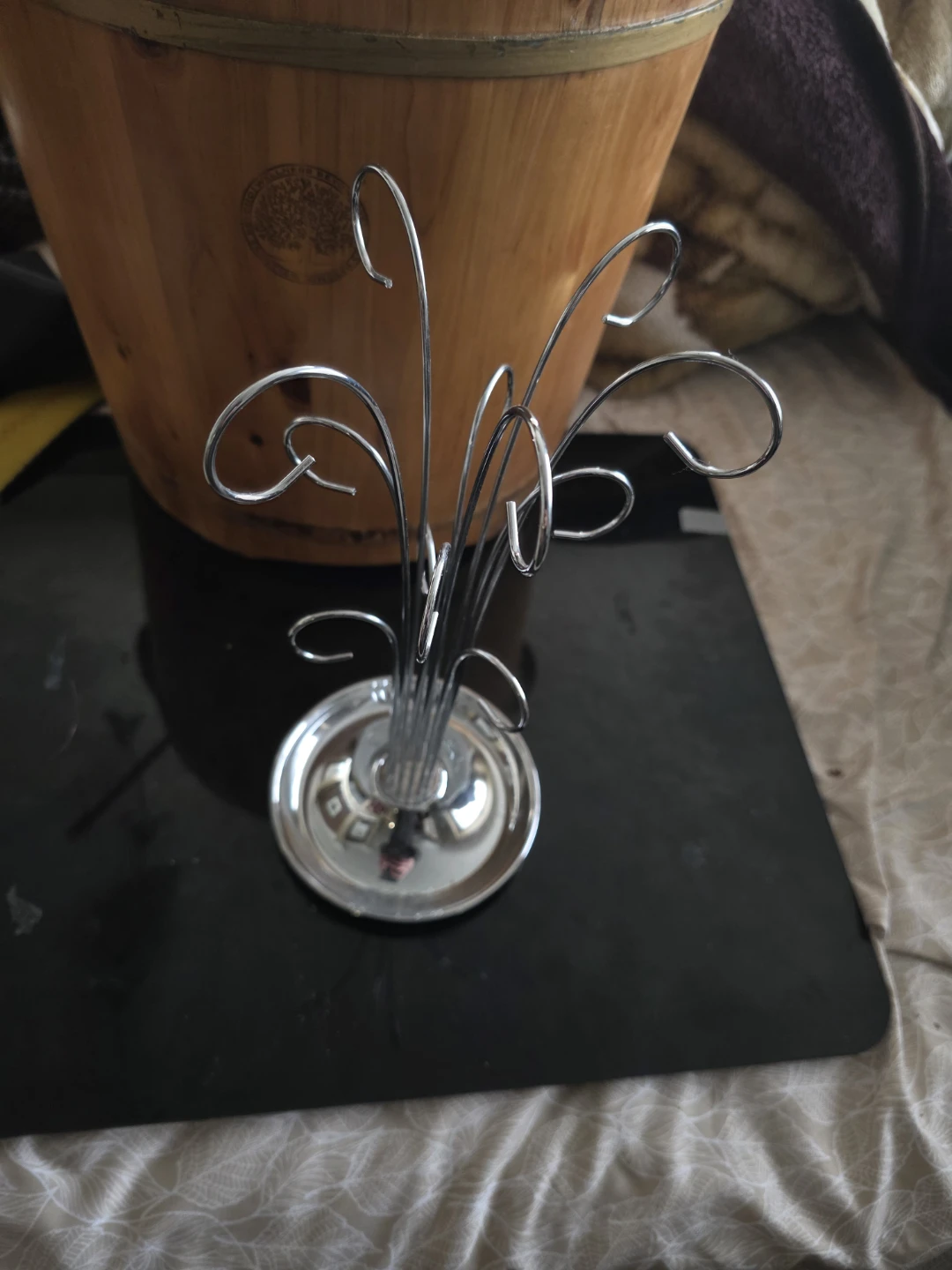 Umbra Metal Display jewelry Stand