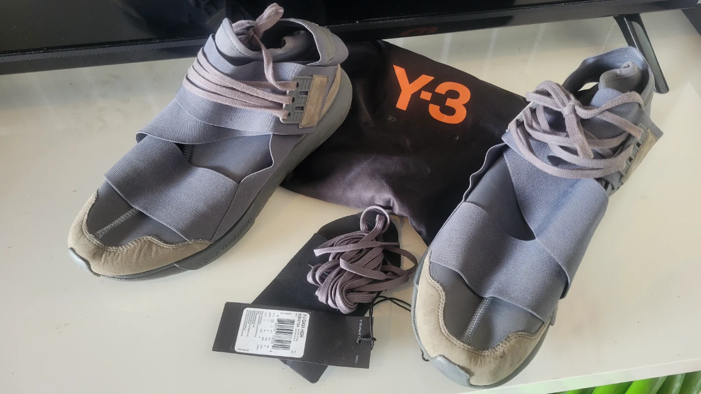 Addidas Y-3 Qasa High sneakers in Vista Grey.