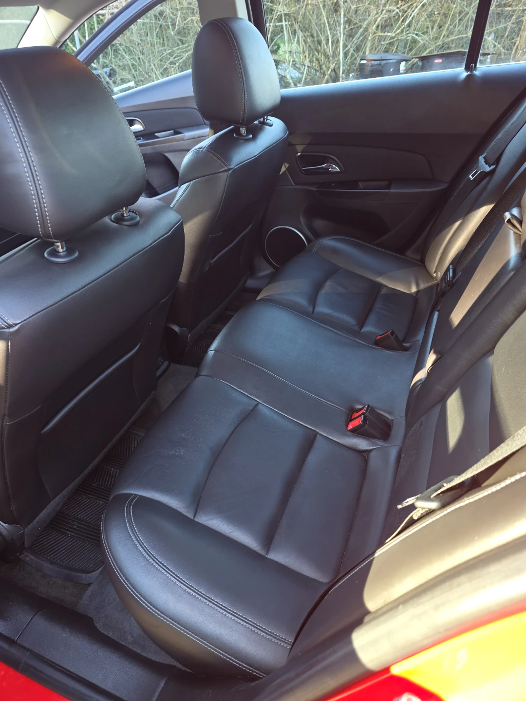Red Chevrolet Cruze - photo 4