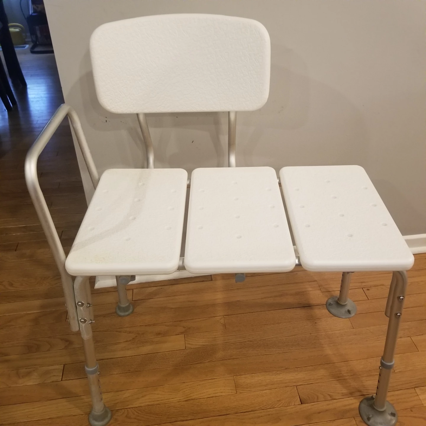 White Bathtub Chair with Back and Arms