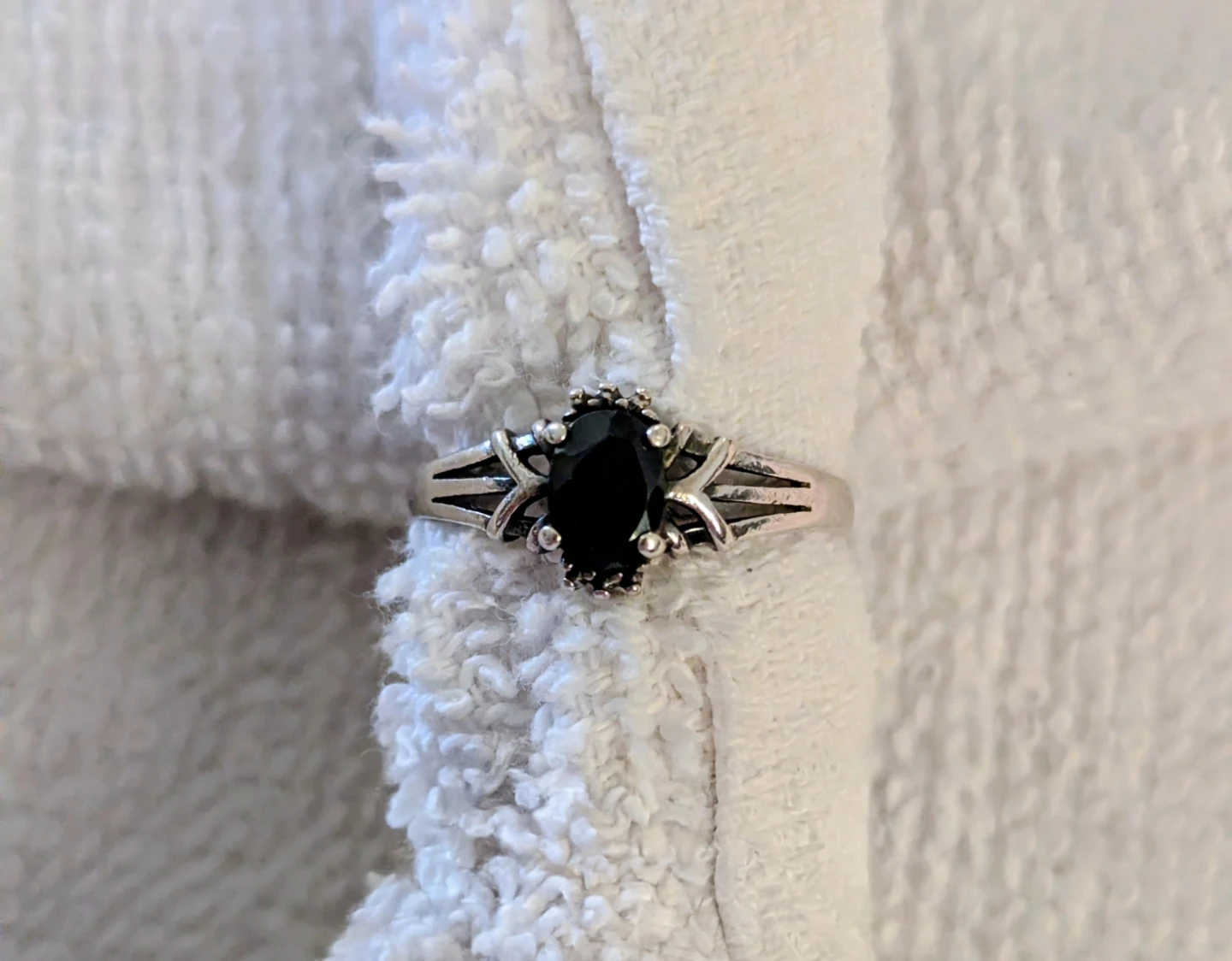 Sterling Silver 925 Ring w/ Decorative Stone - 1 remains