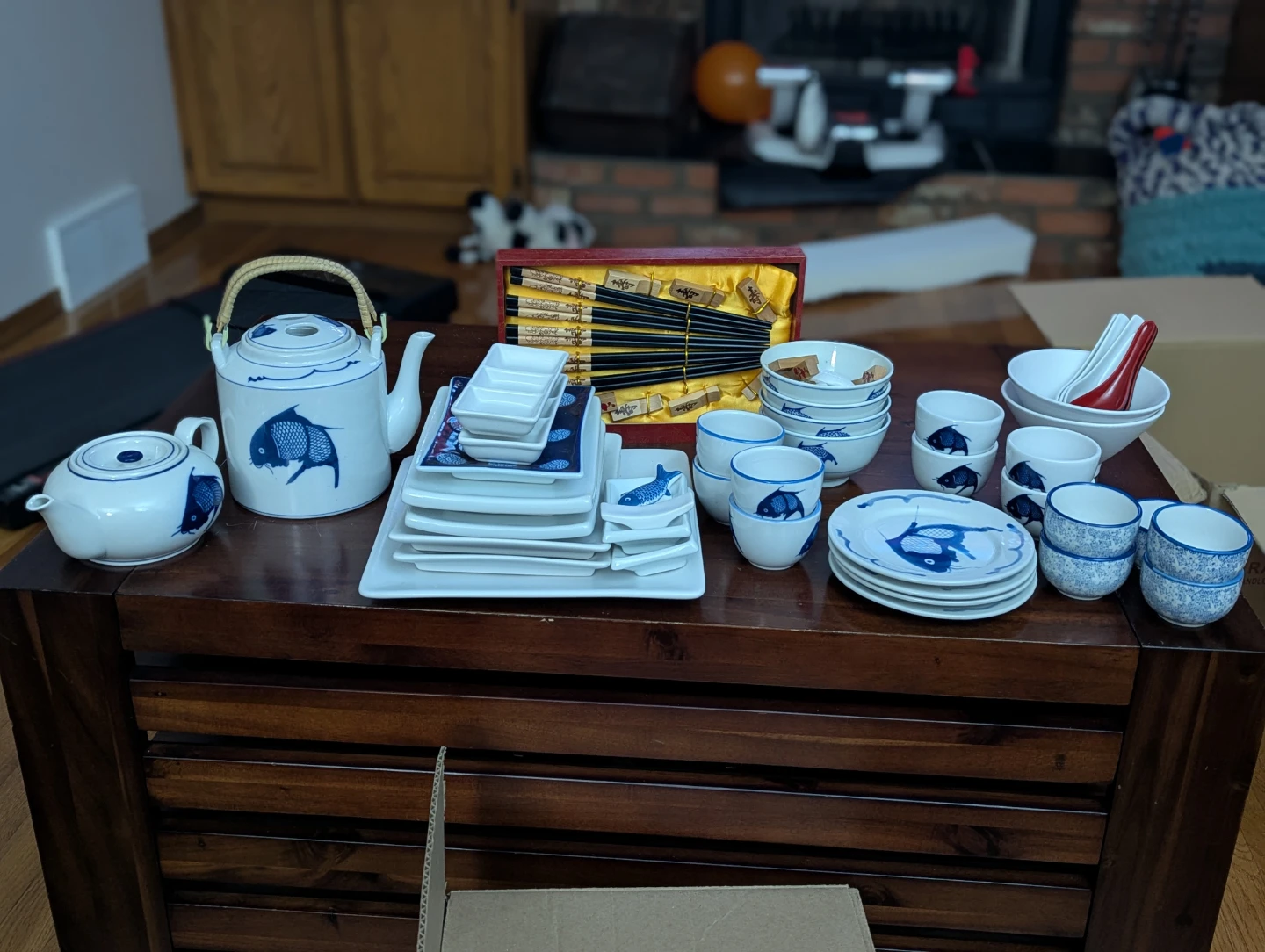 2 Teapots and Asian Dinnerware Set