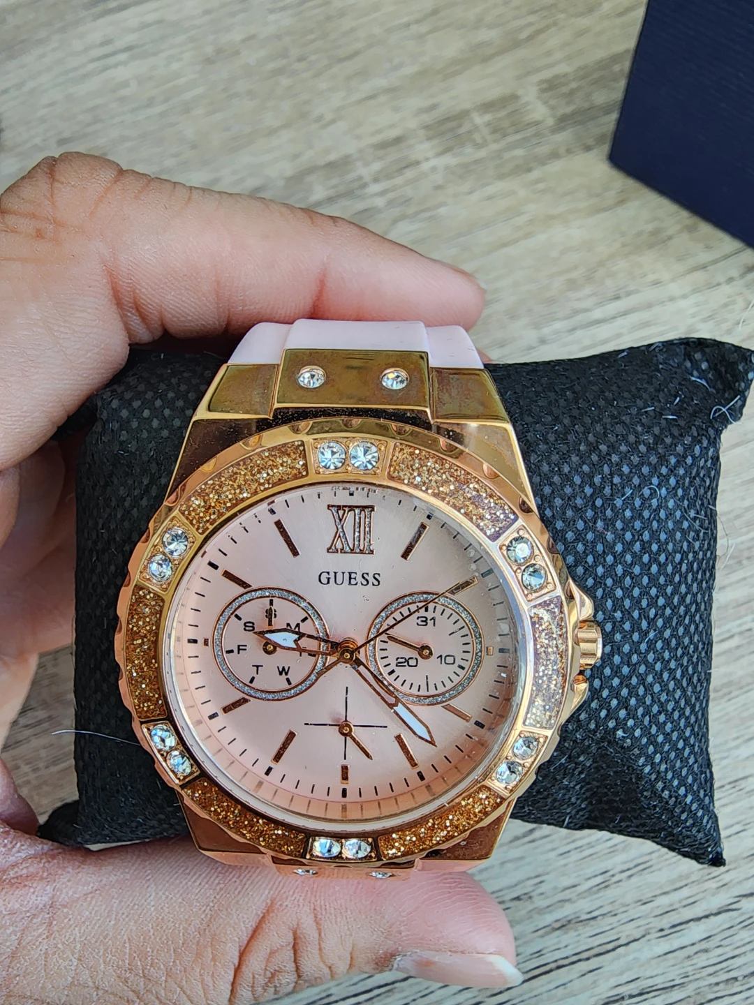 GUESS Rose Gold Crystal Watch - photo 4