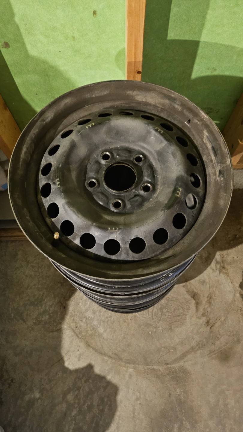 Set of 4 Honda Rims & Hubcaps - photo 2