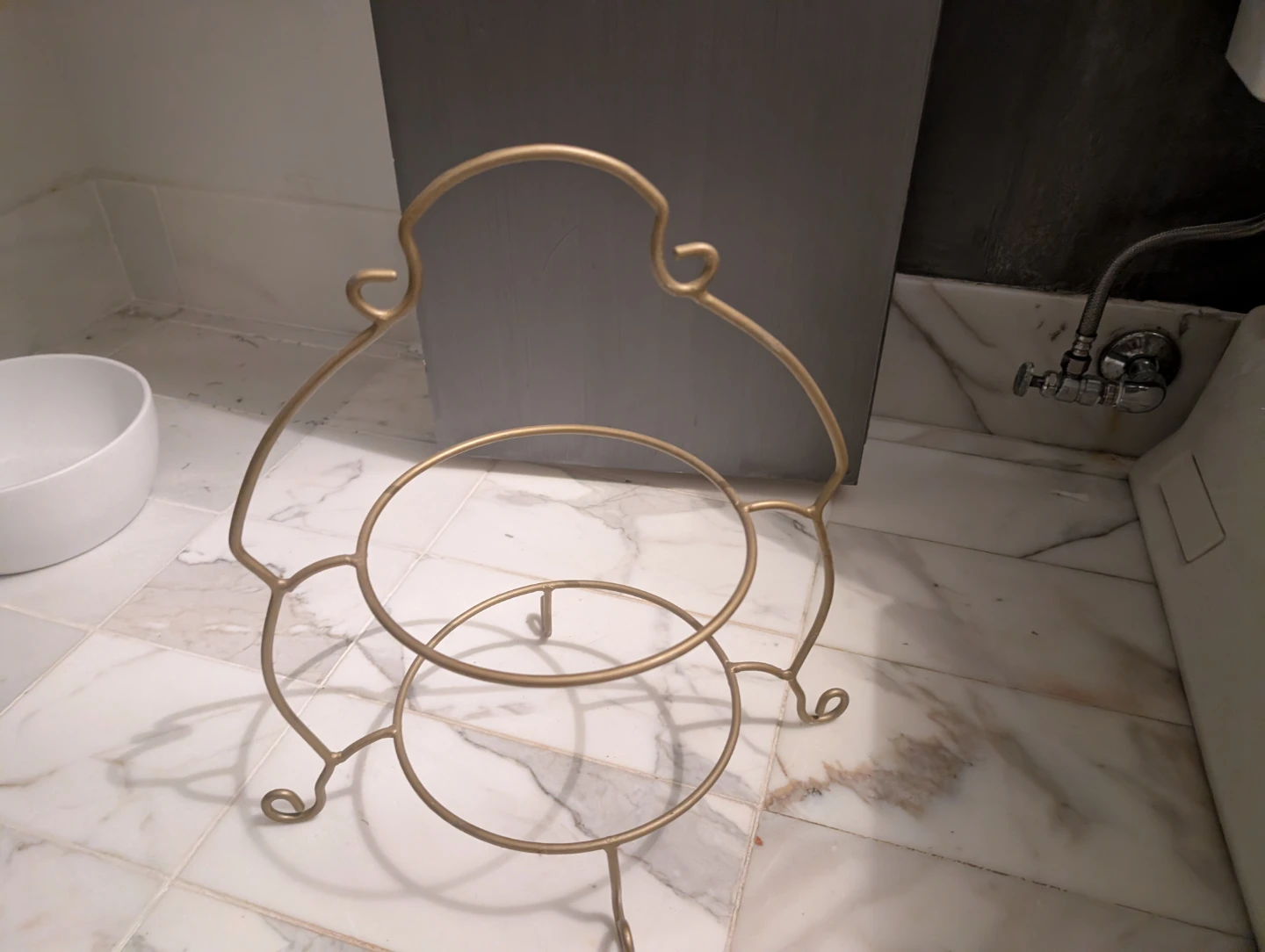 Gold 2-Tier Wire Display Stand