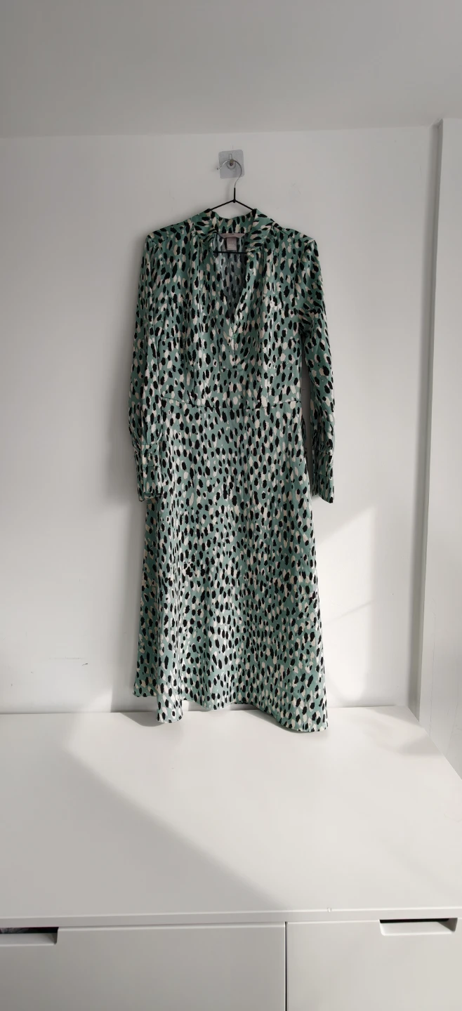 H&M Women's Green Leopard Print Midi Dress