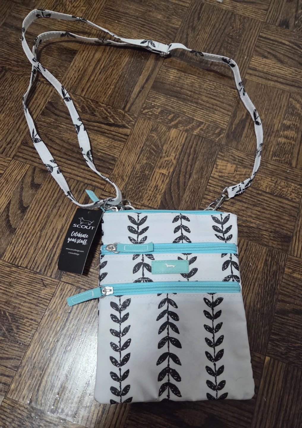 SCOUT Pouch Crossbody Bag