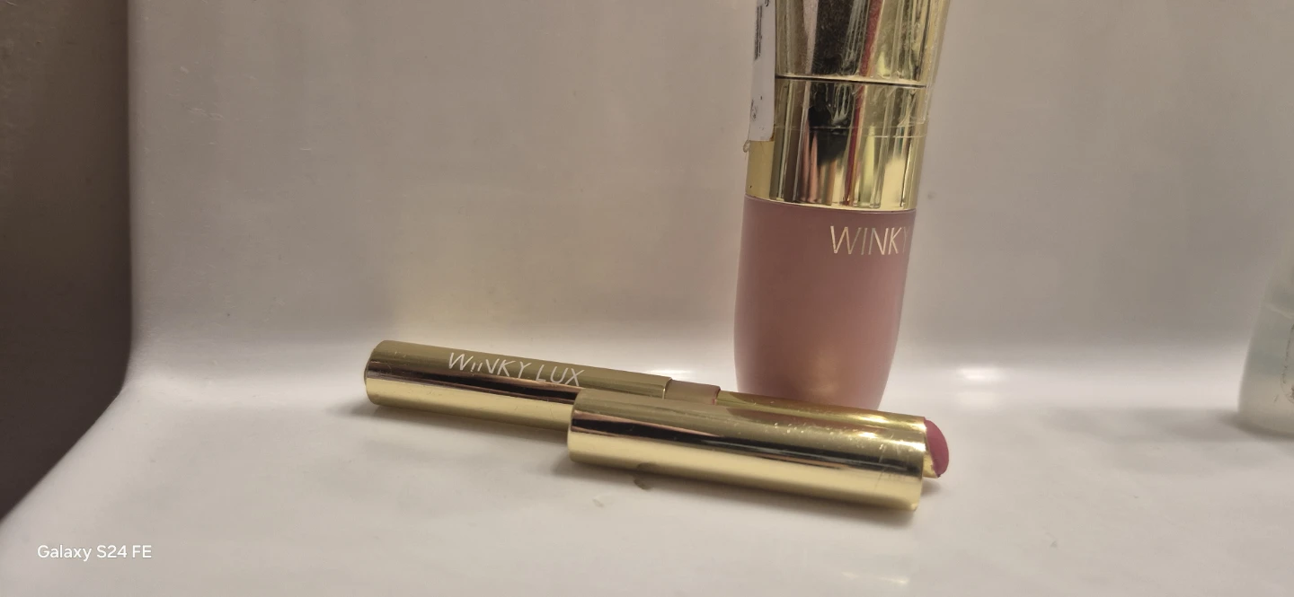 Winky Lux , rose color  and lipstick - photo 5