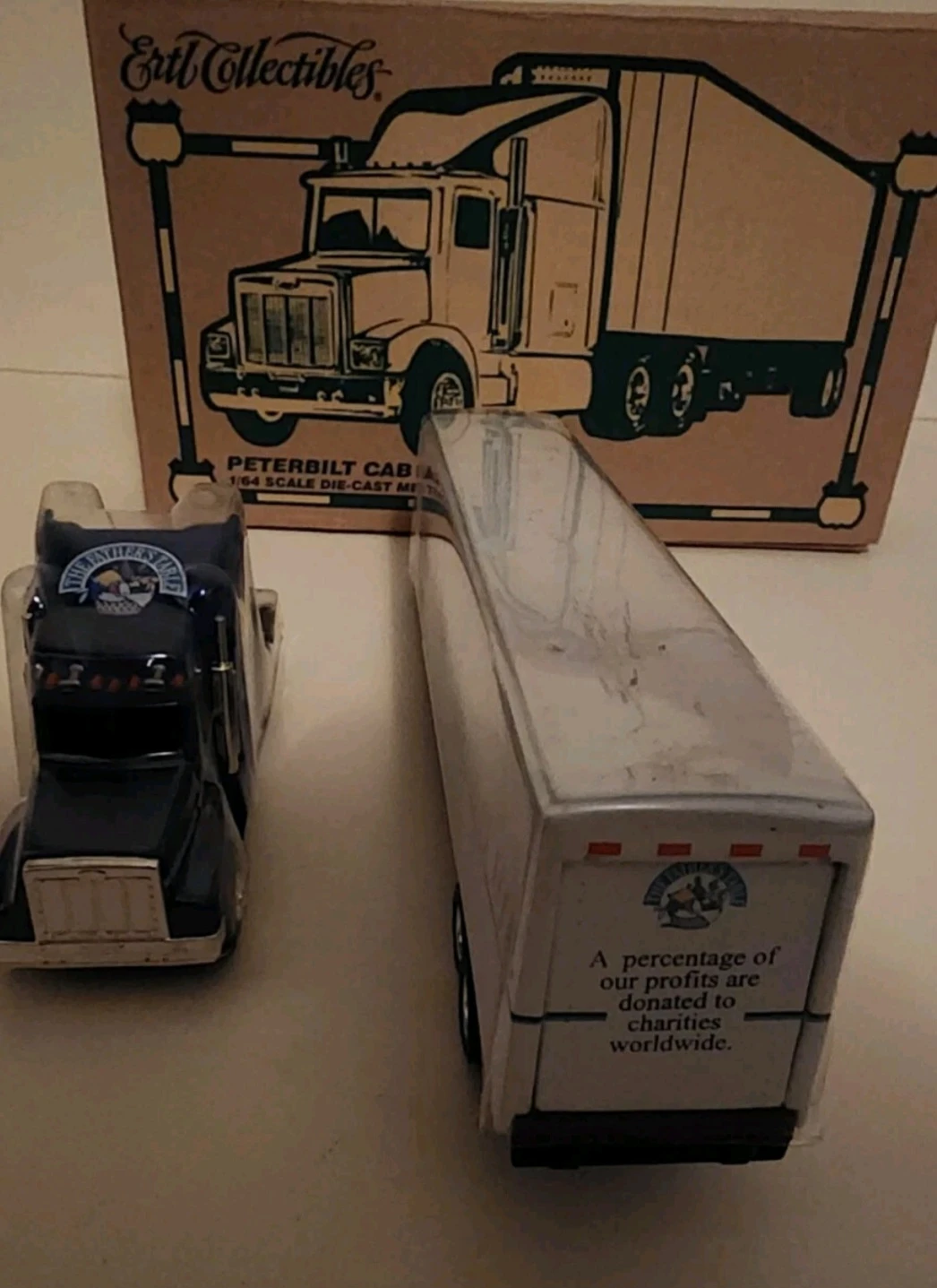 Ertl Collectibles Peterbilt Cab - photo 3