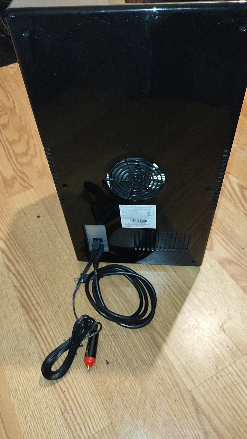 Frigidaire Mini Fridge Cooler - photo 4