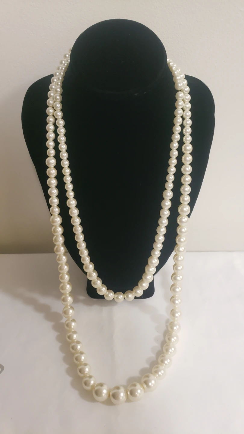Like New Classic Hand Knotted Cream Pearls