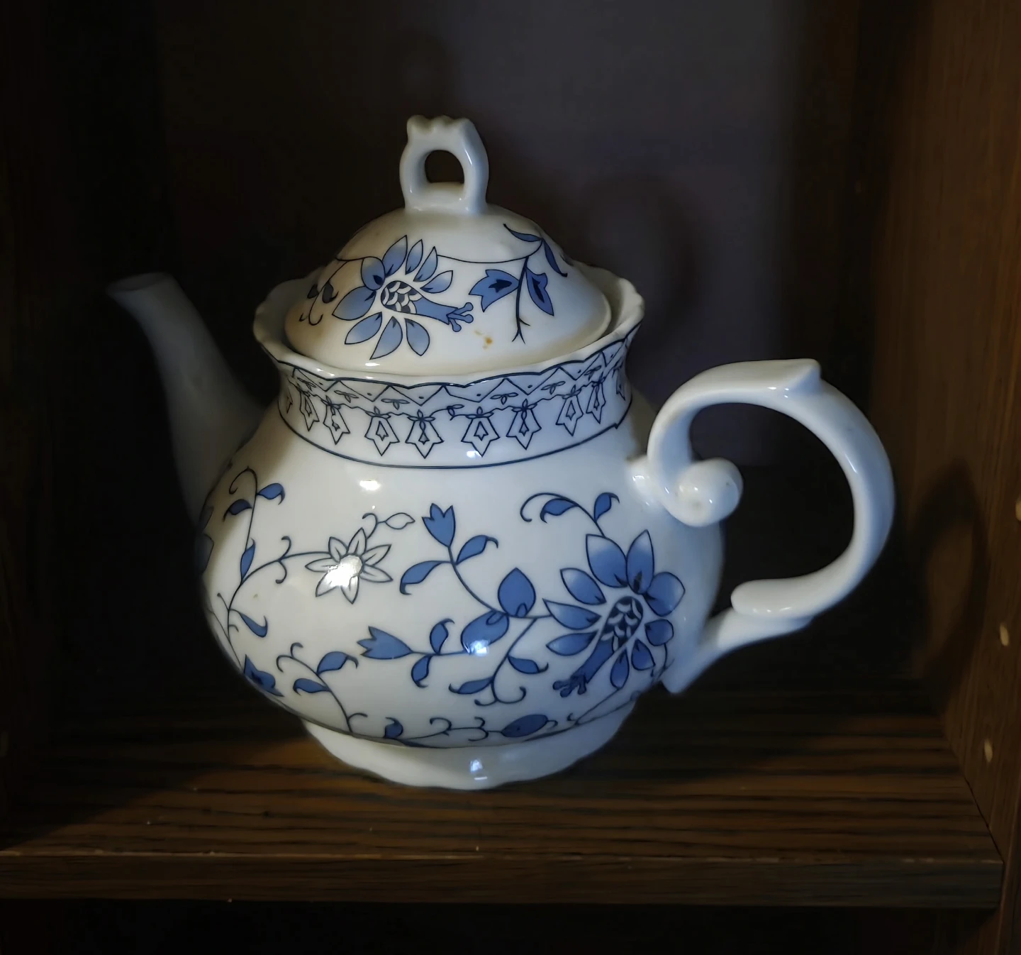 #🤎FREE Blue Floral Teapot