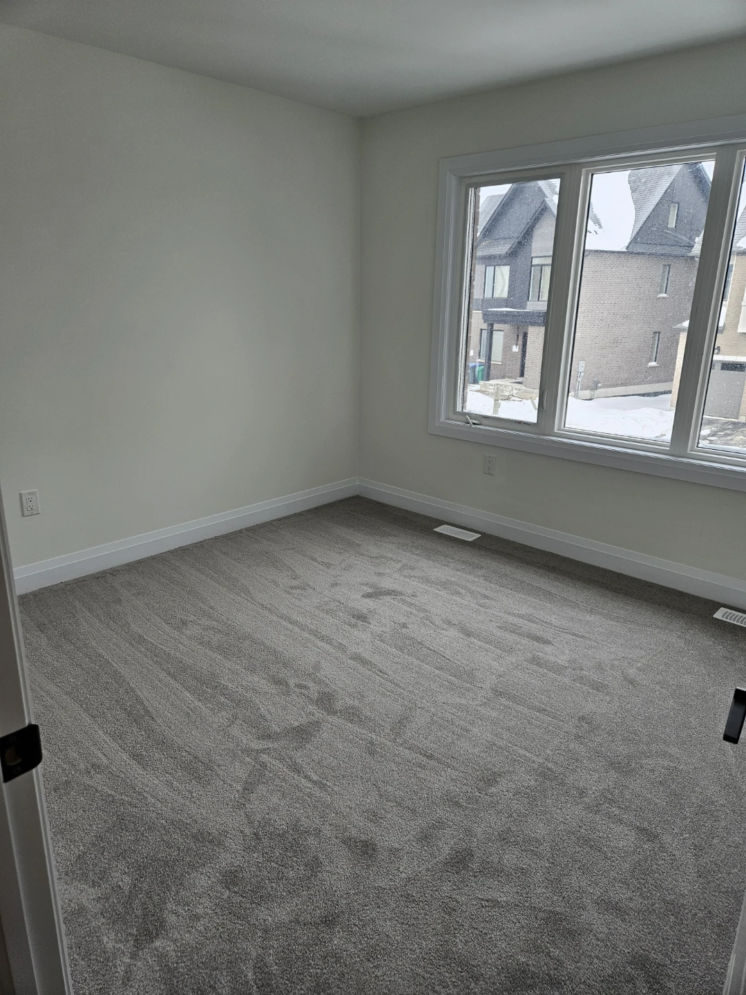 Carpet for sales in a brand new 5 bedroom home - photo 4