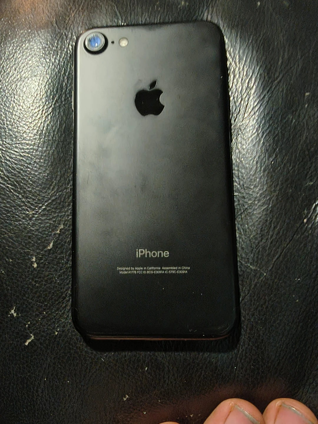 Apple iPhone 7 - Black