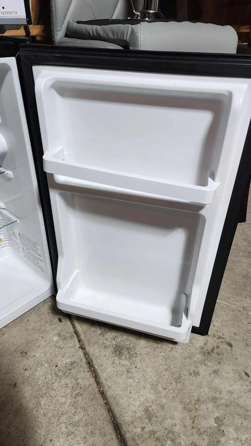 Hisense Mini Fridge - photo 2