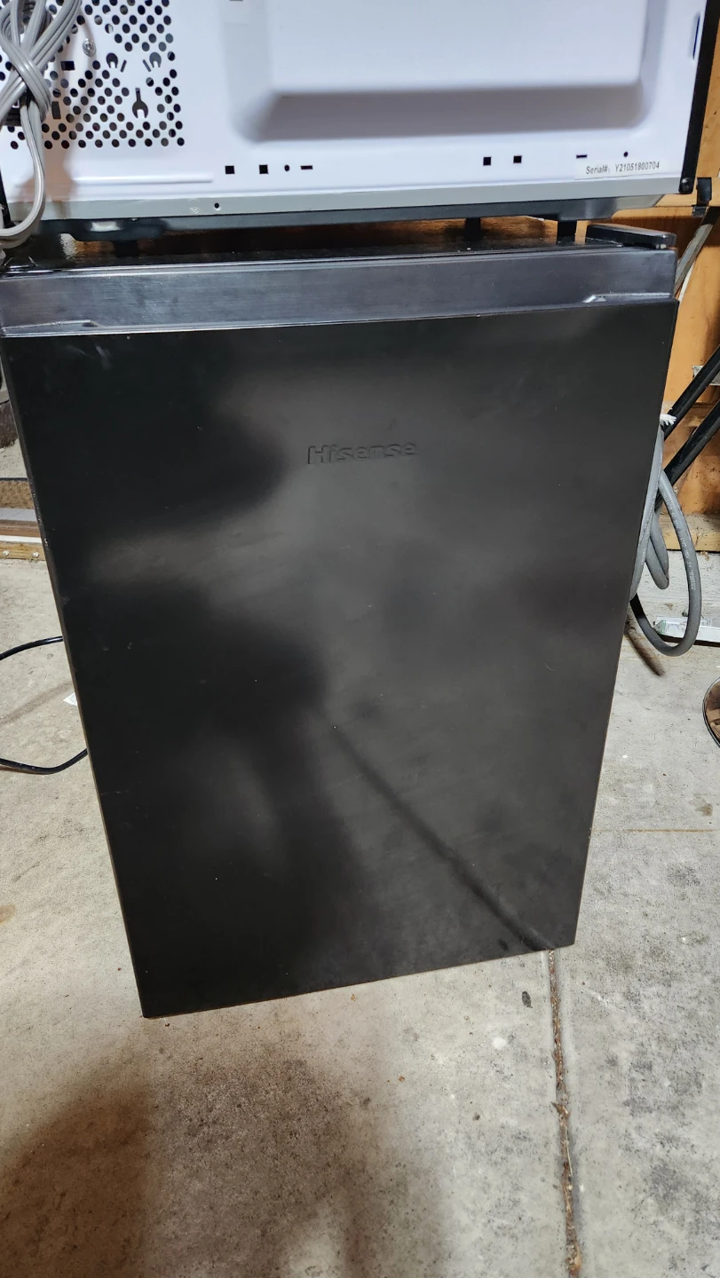 Hisense Mini Fridge - photo 3